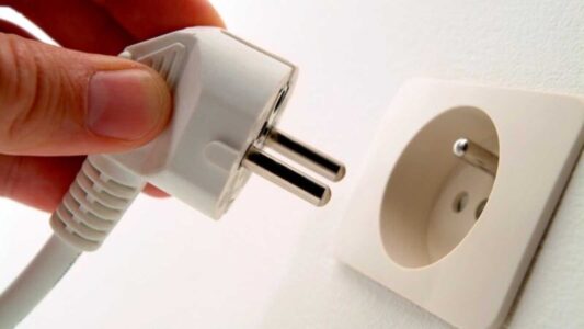 refrigerator keeps tripping breaker